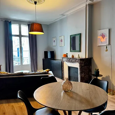 En Hyper Centre Apartment *